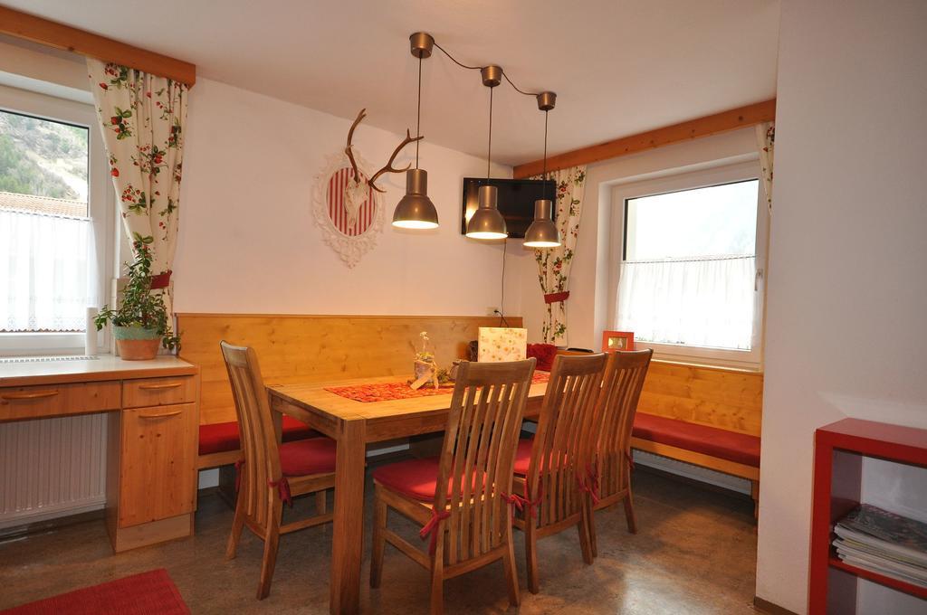 Haus Alpenglueck Apartamento Kaunertal Exterior foto